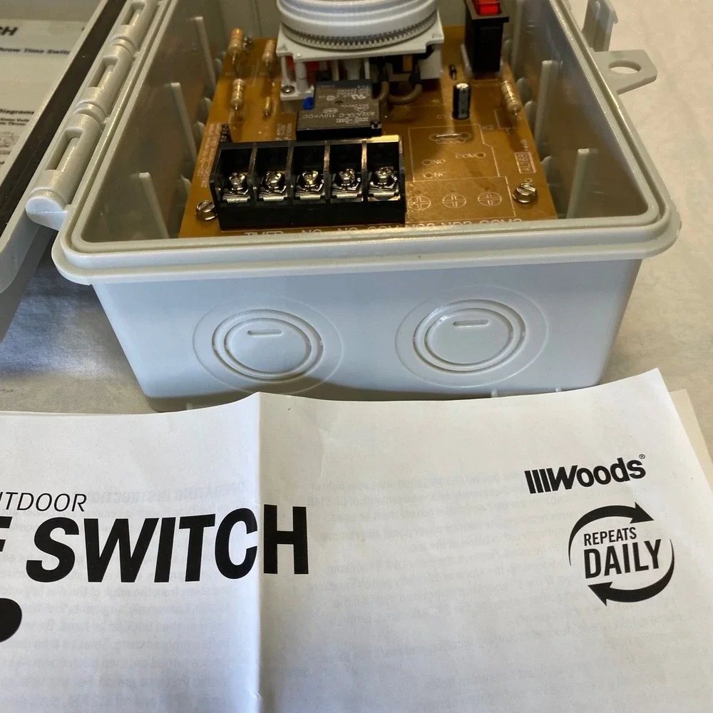 Woods 59396 Indoor Outdoor Multi-Volt 24 Hour Time Switch New Open Box